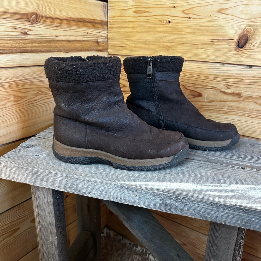 Denver Hayes Women’s Size 7 Brown Suede Ankle Boots Lambs Wool Lining  Zipper‎